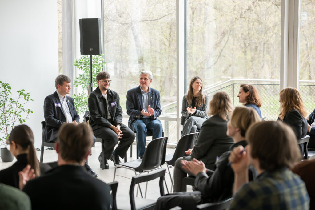Dr. Irmantas Kašalynas, Head of the Terahertz Photonics Laboratory at the Center for Physical Sciences and Technology (FTMC), gave insights about technology transfer during the discussion.